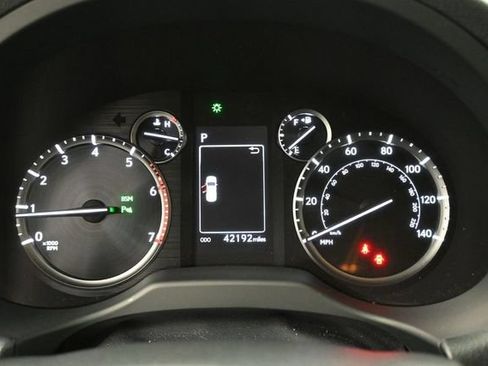 Used 2023 Lexus GX 460 Premium w/ Accessory Package AWD/4WD image 9