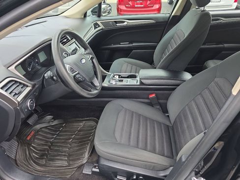Used 2018 Ford Fusion SE FWD image 9