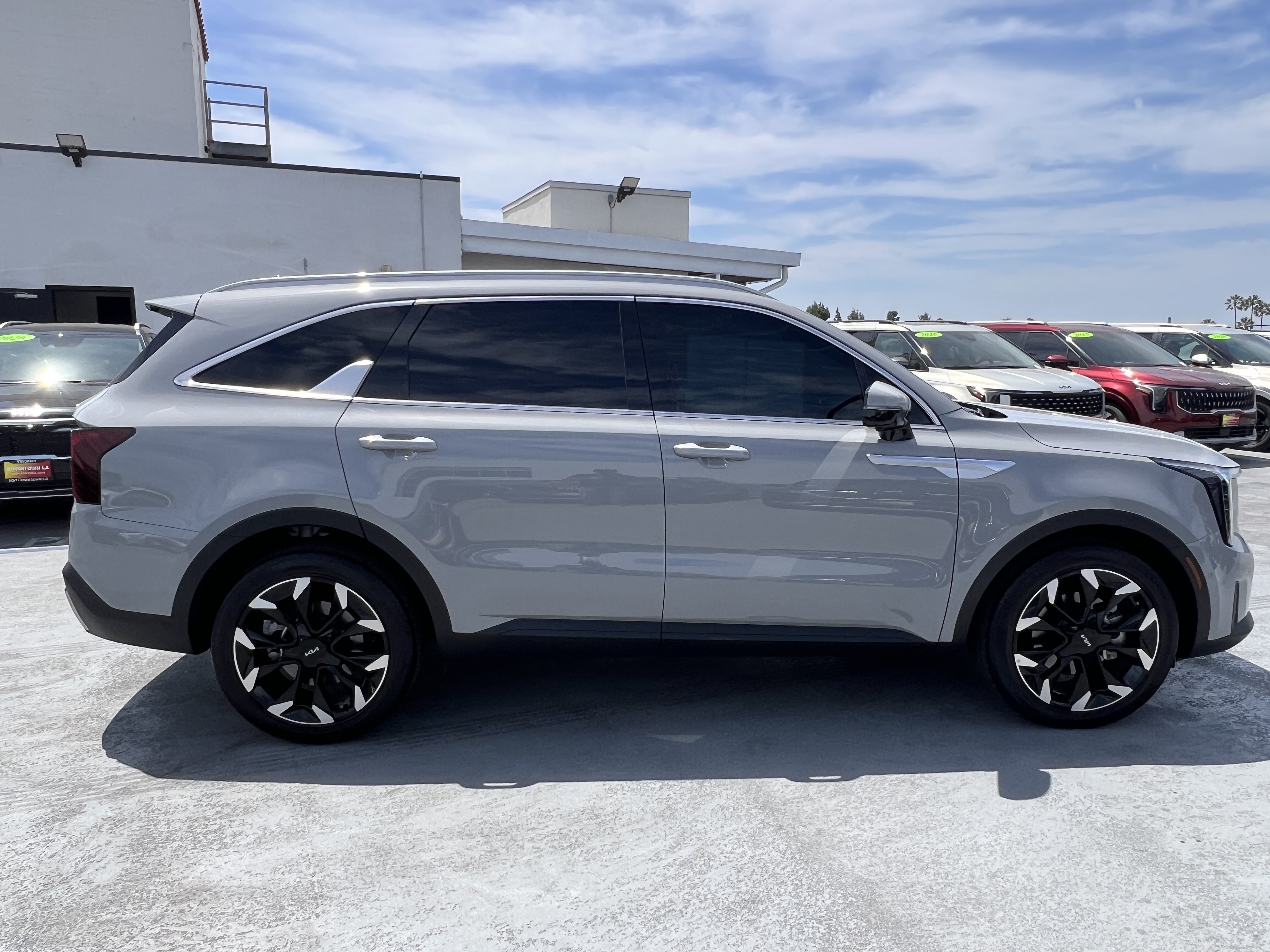 Certified 2025 Kia Sorento SX FWD image 9