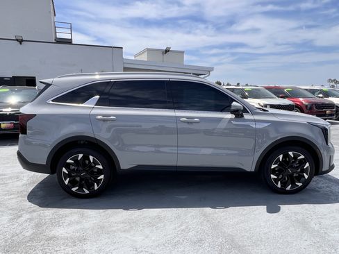 Certified 2025 Kia Sorento SX FWD image 9