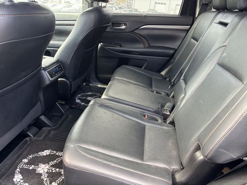 Used 2019 Toyota Highlander Limited image 12