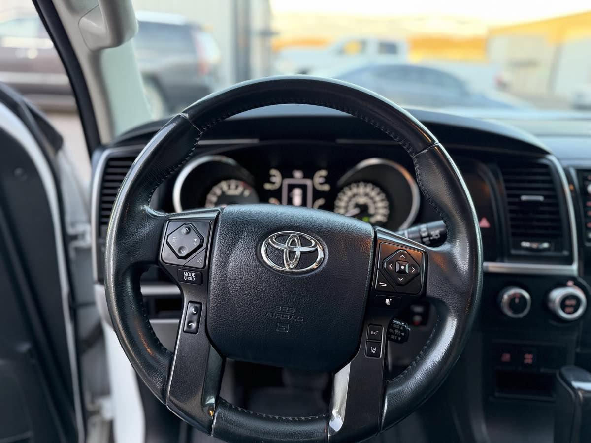 Used 2018 Toyota Sequoia Limited w/ Safety & Convenience Package AWD/4WD image 19