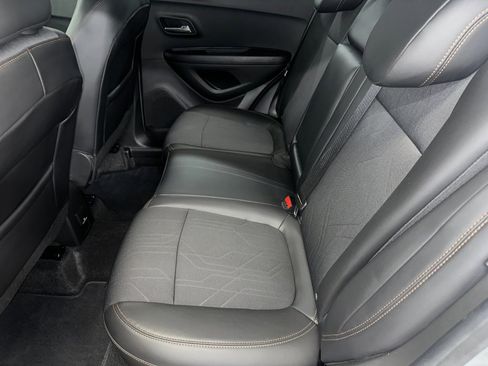 Certified 2022 Chevrolet Trax LT w/ LT Convenience Package image 17