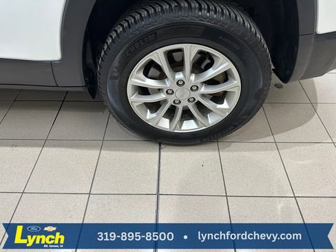 Used 2019 Jeep Cherokee Latitude w/ Cold Weather Group image 21