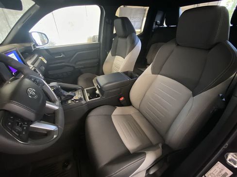 New 2026 Toyota Tacoma TRD Off-Road AWD/4WD image 11