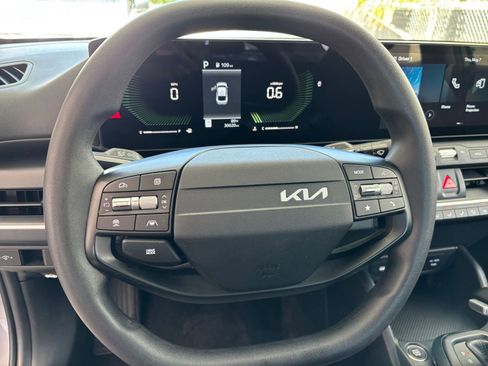 Used 2025 Kia K4 FWD image 29