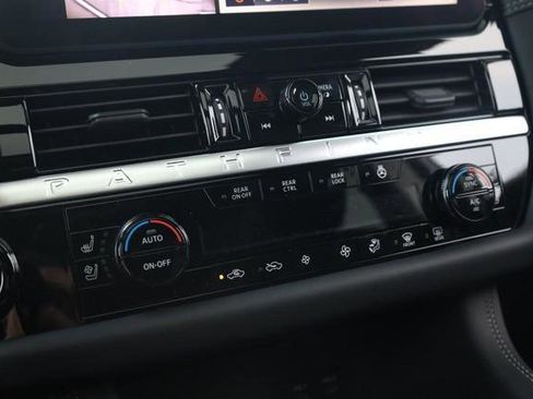 New 2026 Nissan Pathfinder Platinum AWD/4WD image 19