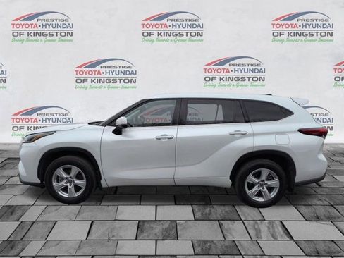 Used 2022 Toyota Highlander LE image 6