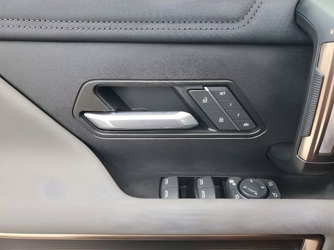 Certified 2025 GMC Hummer EV 2X image 27