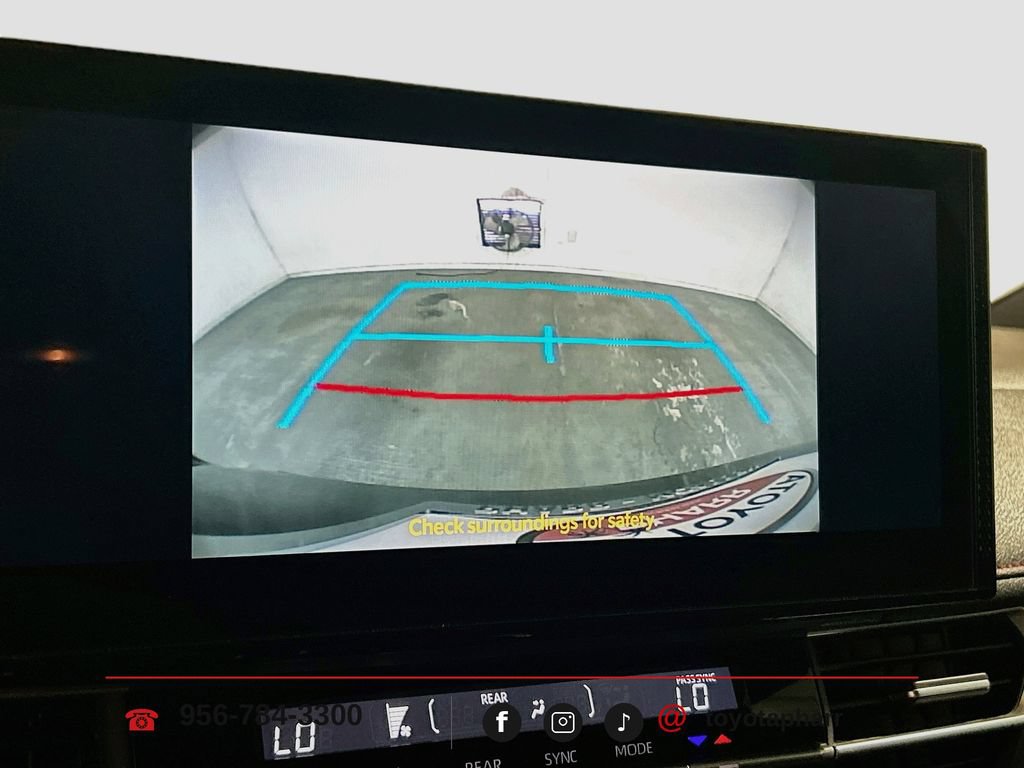 Used 2025 Toyota Sienna XSE FWD image 12