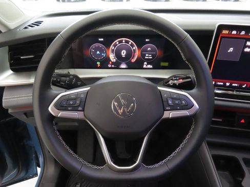 New 2025 Volkswagen Tiguan SE image 13