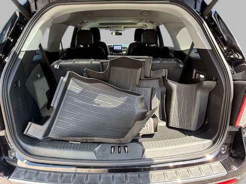 Used 2021 Ford Explorer Limited w/ Equipment Group 301A AWD/4WD image 18