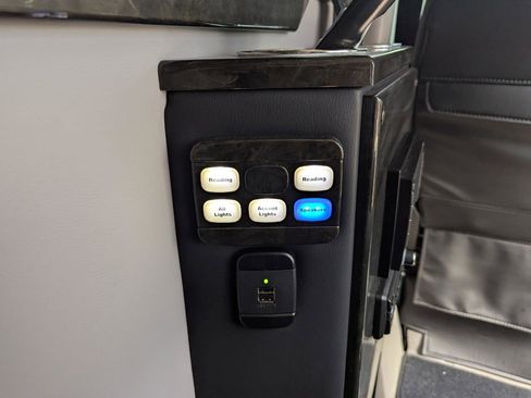 Used 2017 Mercedes-Benz Sprinter 2500 image 37