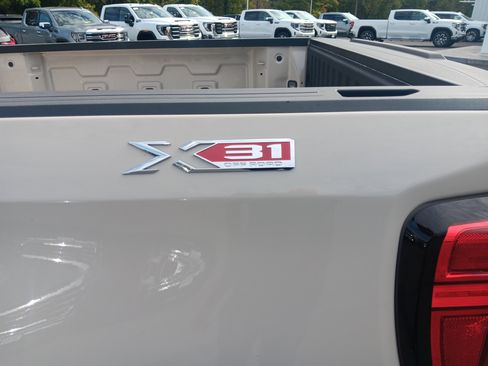 New 2026 GMC Sierra 1500 SLE w/ X31 Off-Road Package image 4
