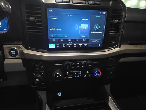 Used 2024 Ford F250 XLT w/ Black Appearance Package AWD/4WD image 11