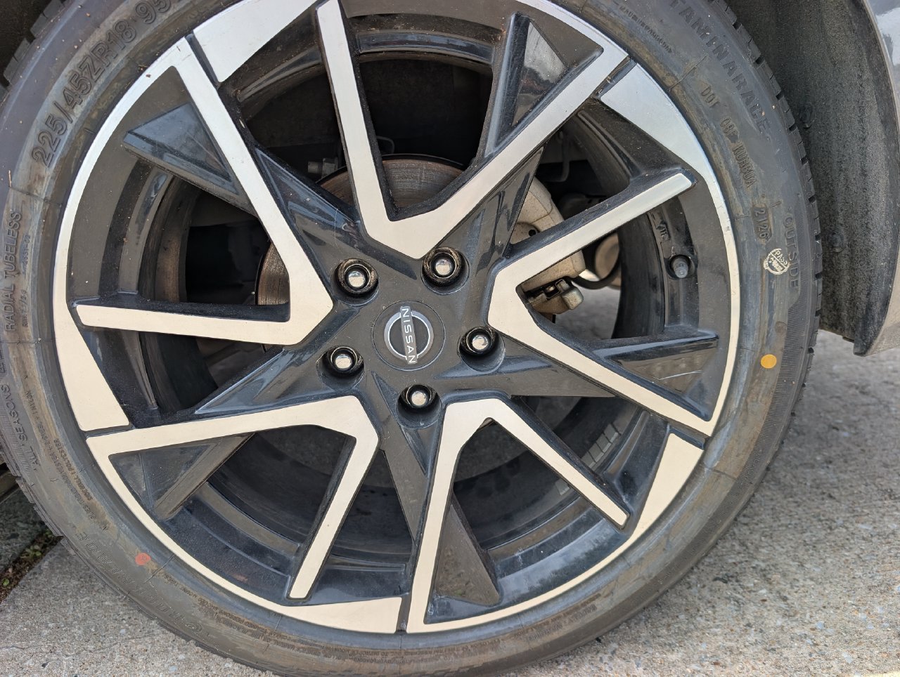 Used 2025 Nissan Sentra SR FWD image 8