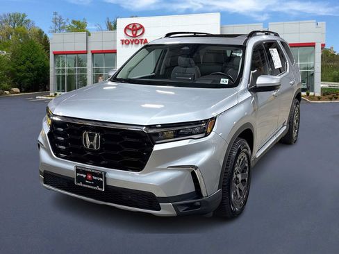 Used 2024 Honda Pilot Elite image 1