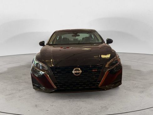 Used 2024 Nissan Altima 2.5 SR w/ SR Premium Package FWD image 8