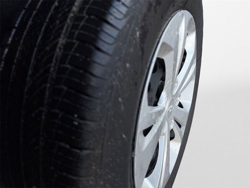 Used 2025 Chevrolet Trax LS w/ Driver Confidence Package image 19