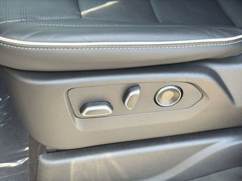 Certified 2026 Cadillac Escalade ESV Luxury RWD image 23
