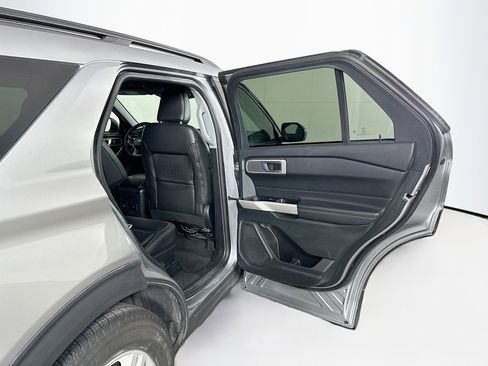 Used 2024 Ford Explorer XLT w/ Equipment Group 202A RWD image 30