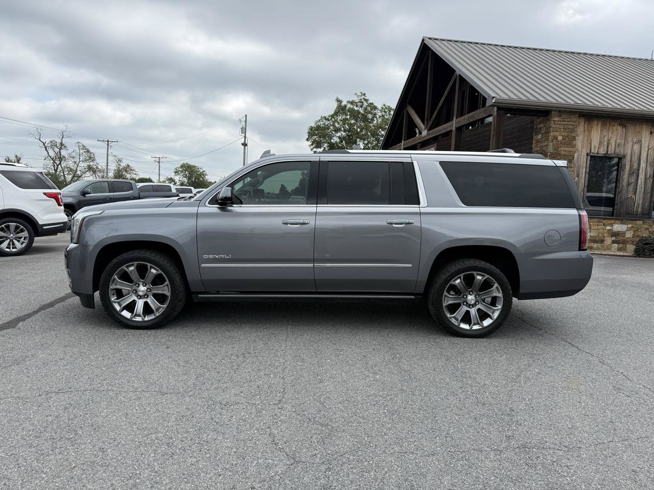 Used 2020 GMC Yukon XL Denali w/ Open Road Package AWD/4WD image 3