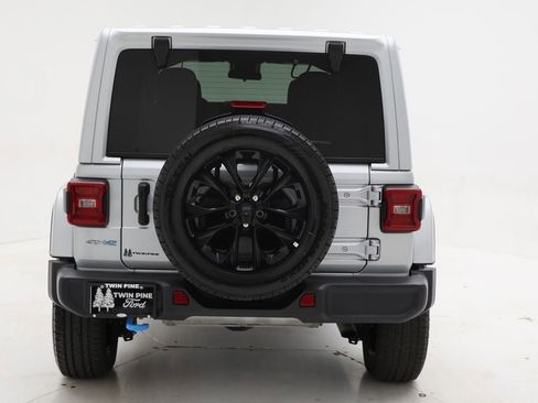 Used 2024 Jeep Wrangler Unlimited Sahara AWD/4WD image 8