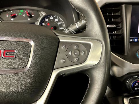 Used 2023 GMC Acadia SLT image 24