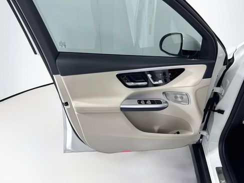 Used 2026 Mercedes-Benz GLC 300 image 24