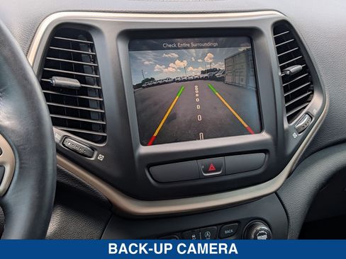 Used 2015 Jeep Cherokee Latitude w/ Comfort/Convenience Group FWD image 31