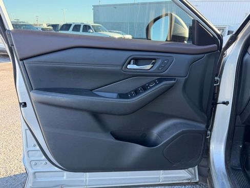 Used 2022 Nissan Rogue SL w/ SL Premium Package image 13