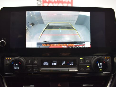 Used 2024 Toyota Grand Highlander AWD image 18