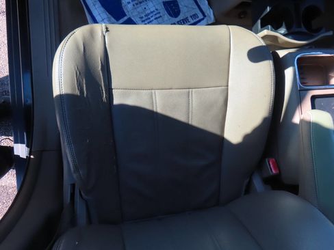 Used 2014 Chrysler Town & Country Touring image 45