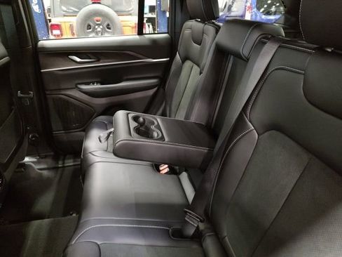 New 2026 Jeep Grand Cherokee Laredo image 17