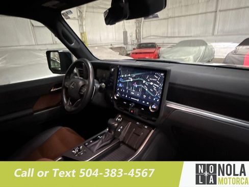 Used 2024 Lexus GX 550 w/ Accessory Package (2T) AWD/4WD image 31