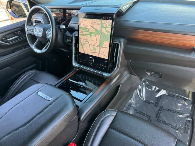 Used 2025 GMC Yukon XL Denali AWD/4WD image 23
