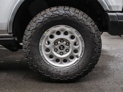 New 2025 Ford Bronco Badlands image 8