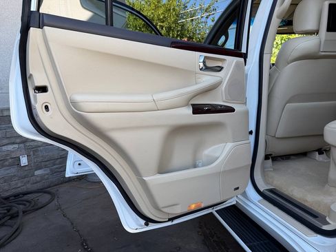 Used 2013 Lexus LX 570 4WD w/ Luxury Pkg image 96