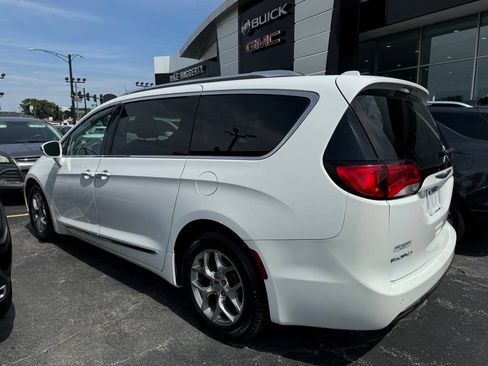 Used 2018 Chrysler Pacifica Limited FWD image 4