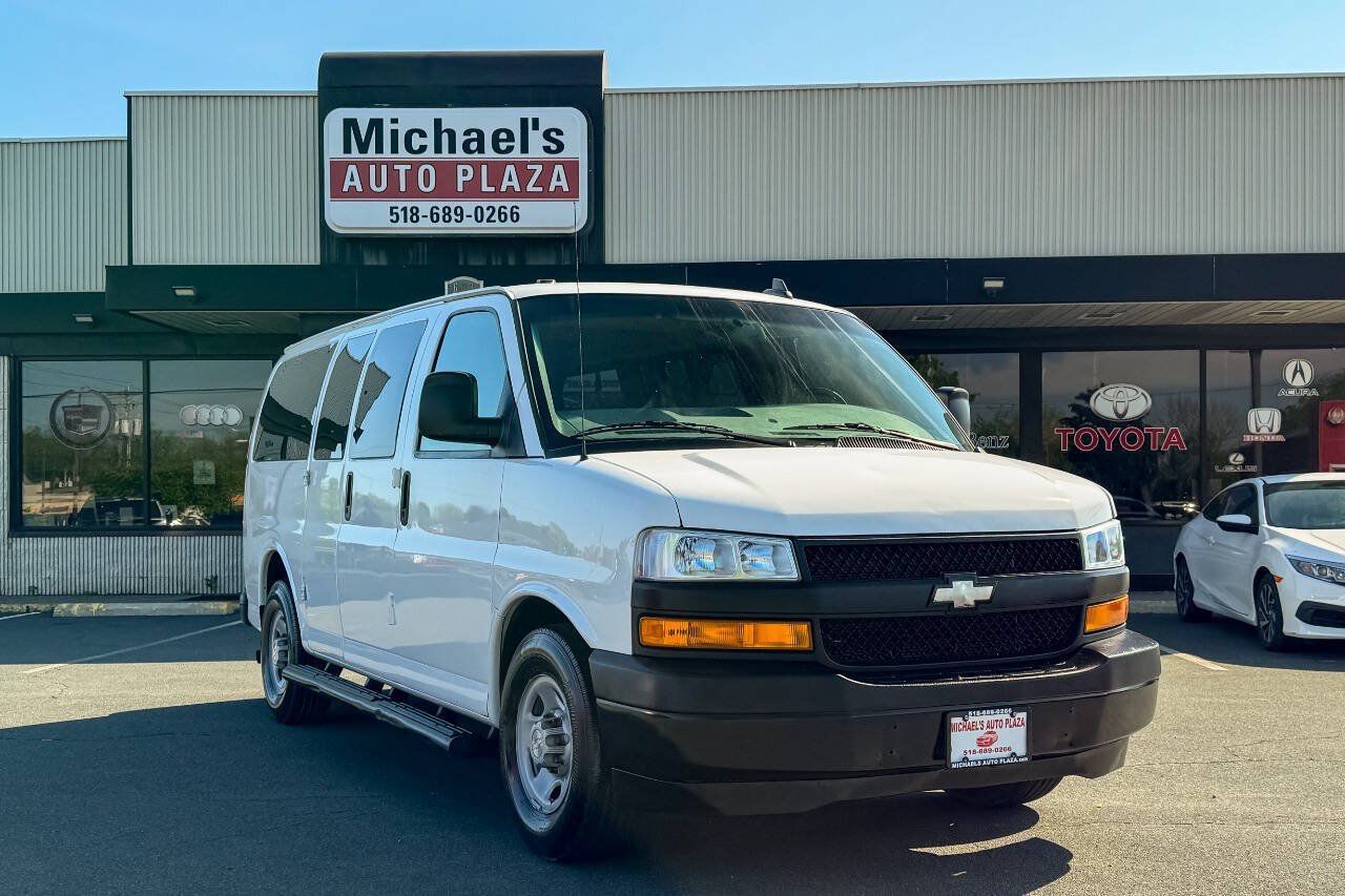 Used 2018 Chevrolet Express 2500 LS w/ Driver Convenience Package RWD image 2