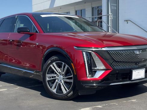 Certified 2024 Cadillac Lyriq Luxury AWD/4WD image 1