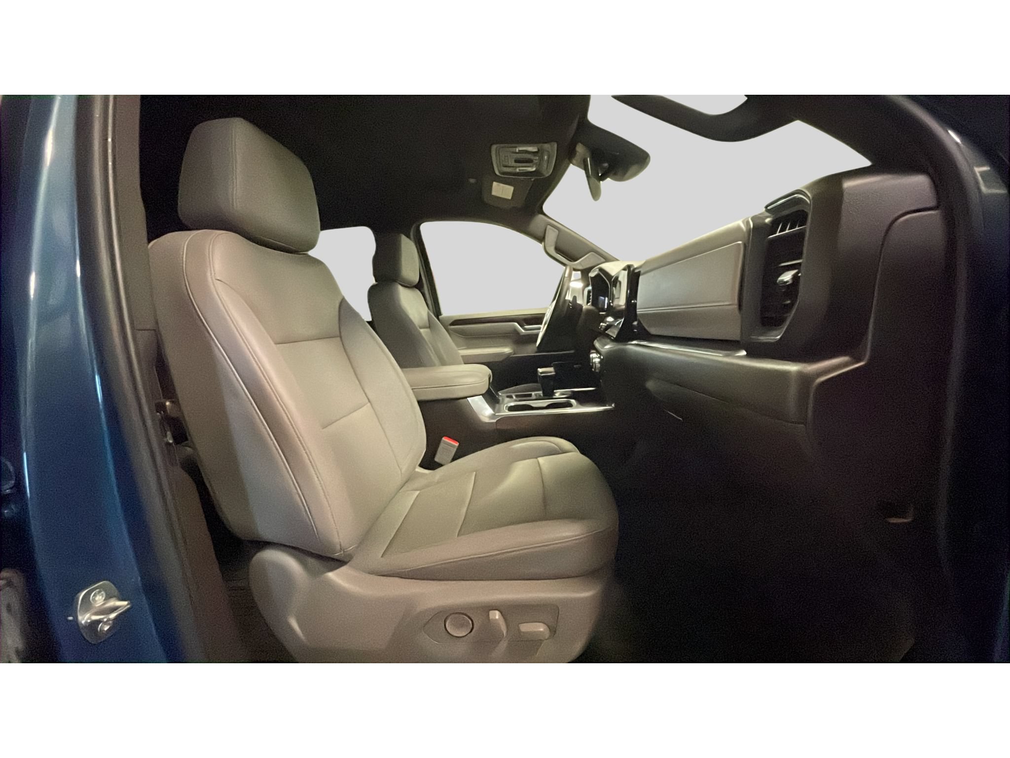Used 2024 GMC Sierra 1500 SLT w/ SLT Premium Plus Package AWD/4WD image 15