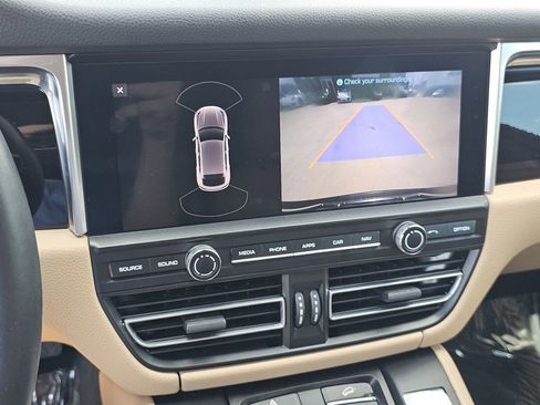 Used 2021 Porsche Macan image 18