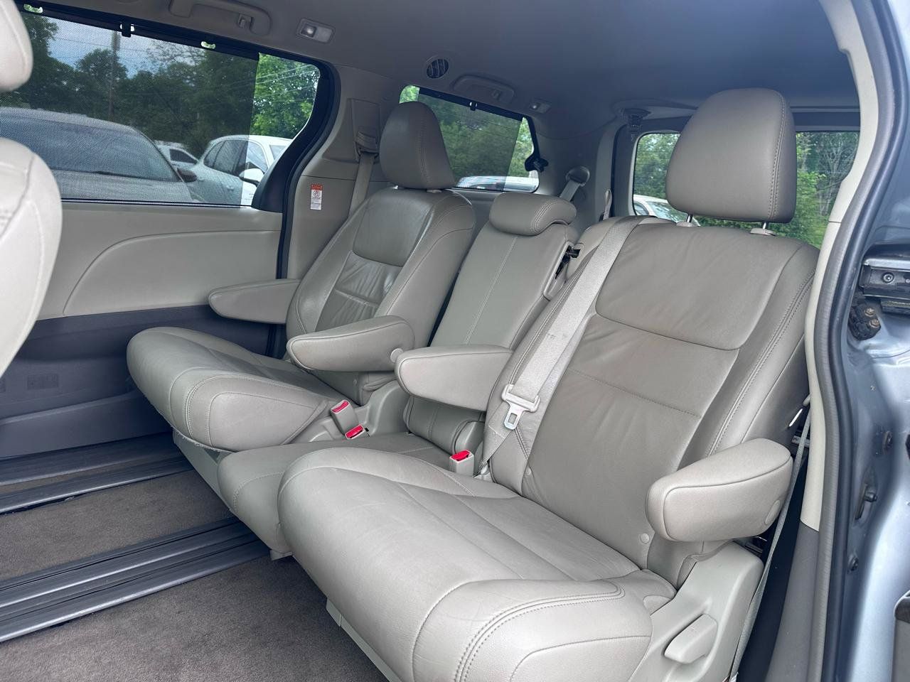 Used 2018 Toyota Sienna XLE FWD image 15