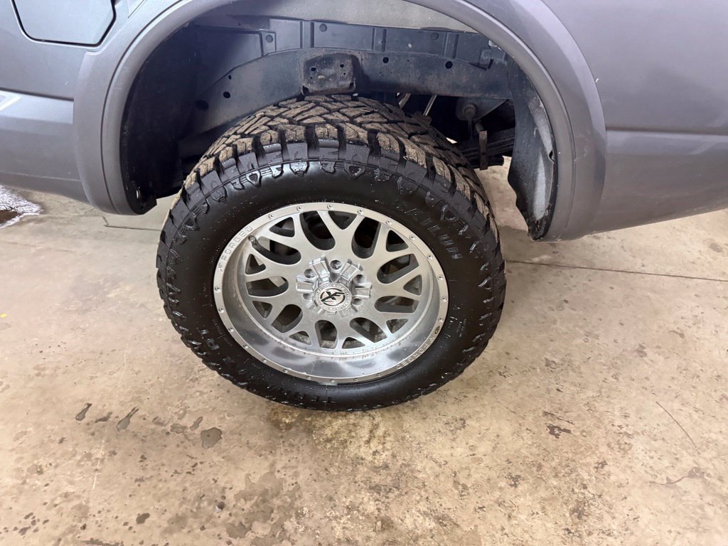 Used 2019 Nissan Titan PRO-4X w/ Pro-4x Convenience Package AWD/4WD image 26