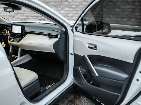 Certified 2023 Toyota Corolla Cross L image 16