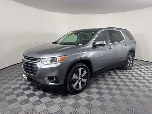 Used 2021 Chevrolet Traverse LT w/ LT Premium Package image 7