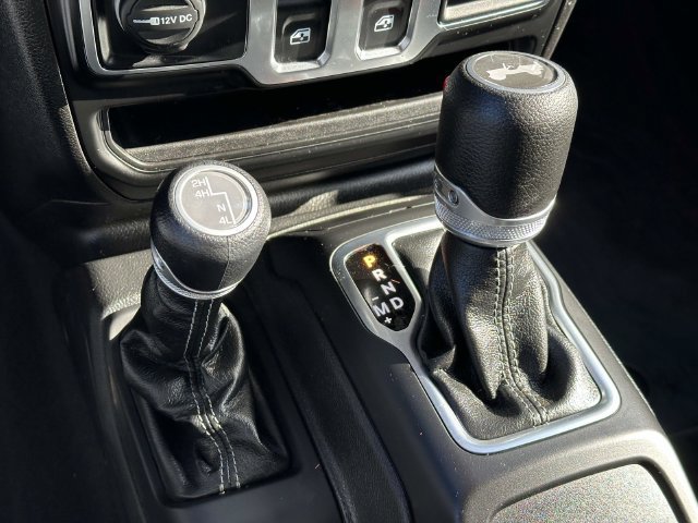 Used 2025 Jeep Wrangler Sport AWD/4WD image 15