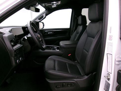Used 2025 Chevrolet Tahoe LT AWD/4WD image 8