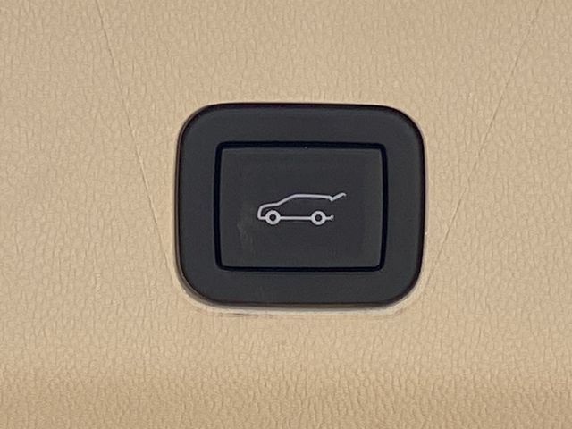 Certified 2023 Cadillac Escalade Premium Luxury AWD/4WD image 10